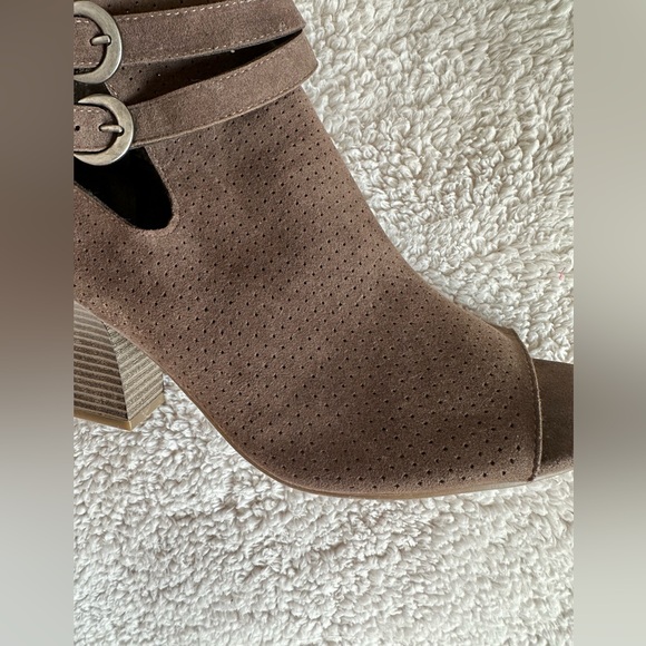 SONOMA Selby Perforated Peep Toe Exposed Ankle Boot - Picture 7 of 10